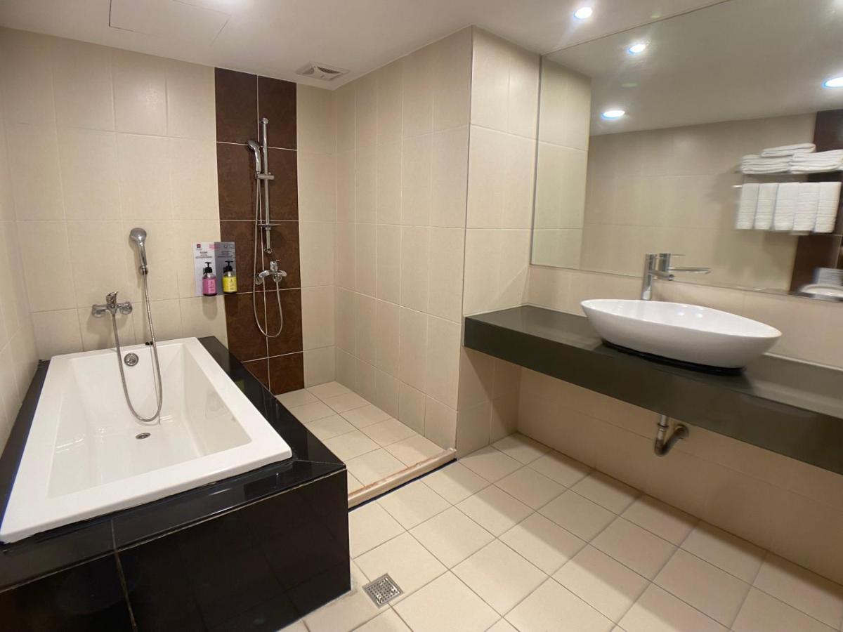 Bonjour Hotel Taichung Exterior photo