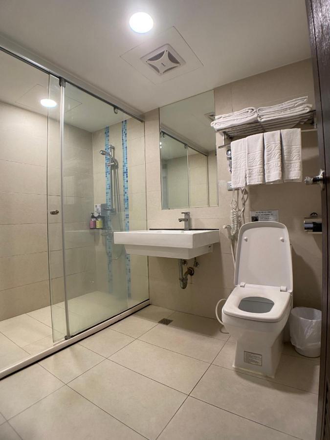 Bonjour Hotel Taichung Exterior photo