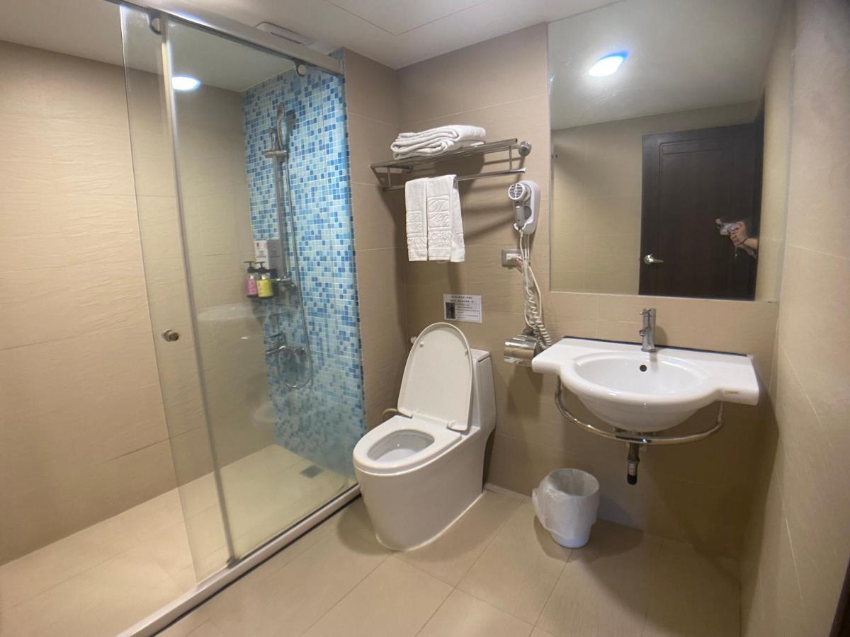 Bonjour Hotel Taichung Exterior photo