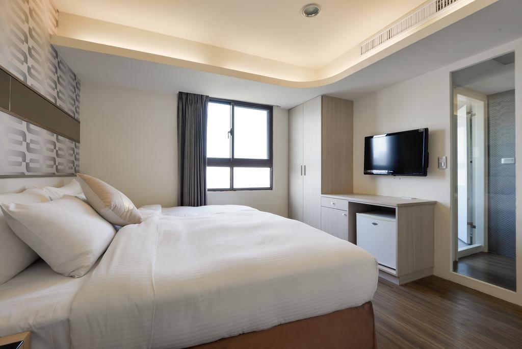Bonjour Hotel Taichung Exterior photo